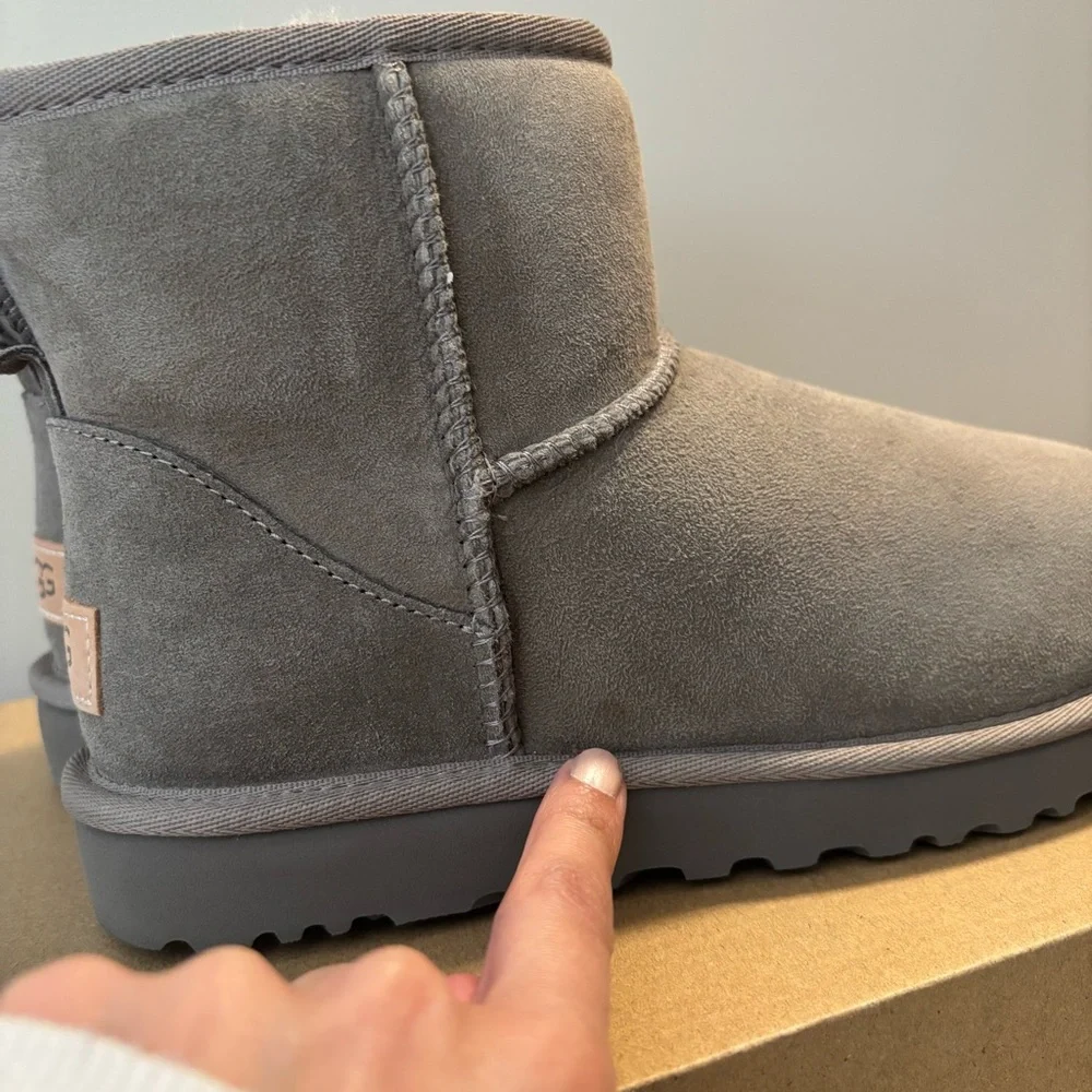 UGG Classic Mini II Boot in Smoke Plume Size 6 Women’s